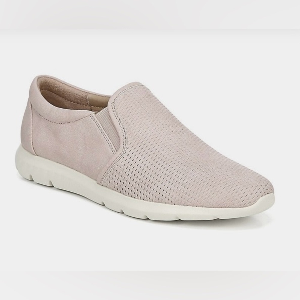 GUC SOUL Naturalizer Paola pink perforated slip on sneaker. Size 8